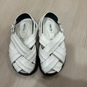 Reine Nei Pie White Sandals size 6